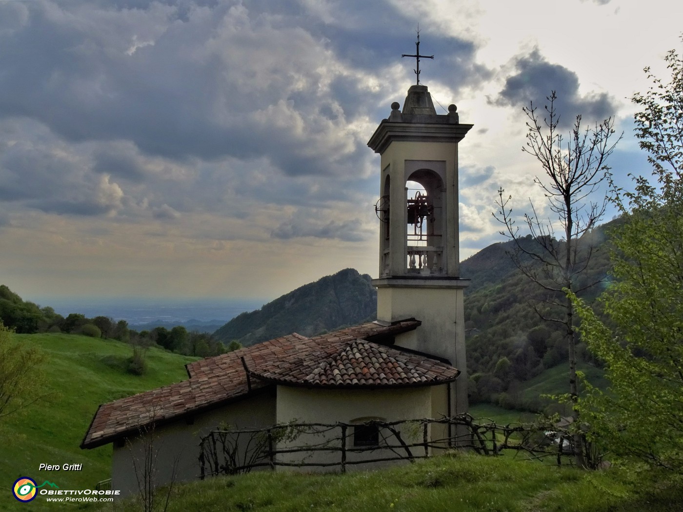 56 Chiesetta di San Barnaba con vista a sx in Filaressa.JPG